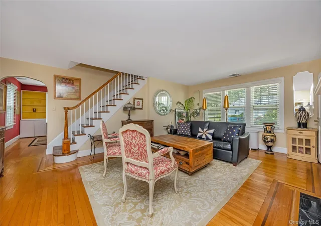 4th image of 215 Melville Rd, Oyster Bay, NY 11735 | MLS# 1002296