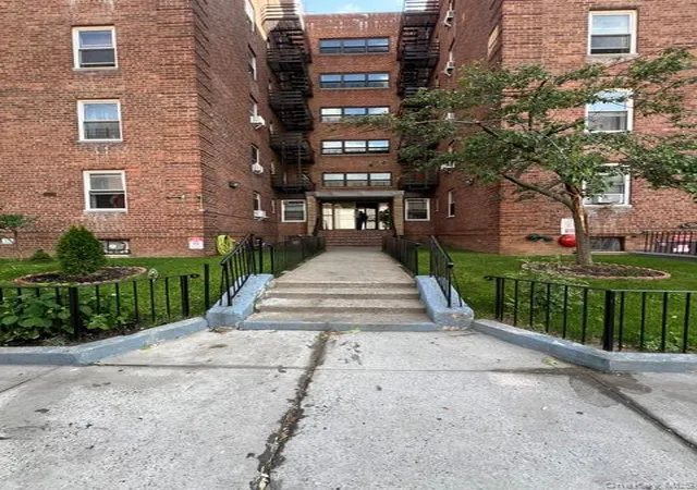 2nd image of 64 74 Saunders St #4B, Rego Park, NY 11374 | MLS# 1002306