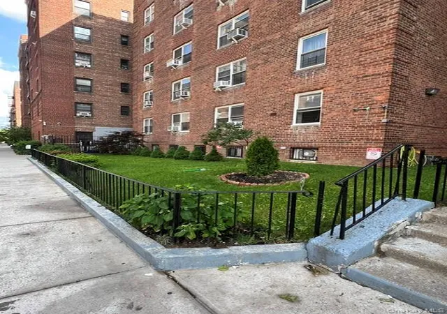3rd image of 64-74 Saunders St #4B, Rego Park, NY 11374 | MLS# 1002306