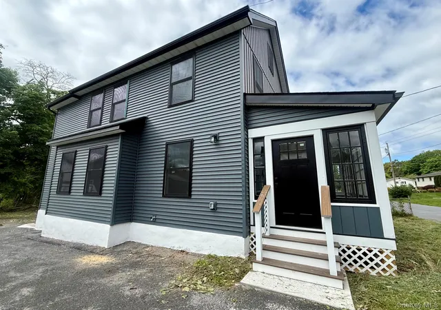 Photo 3 of Single family home for sale at 7 Frost Ln, Cornwall, NY 12518 | MLS# 1002360 | Listing updated on 2026-08-13