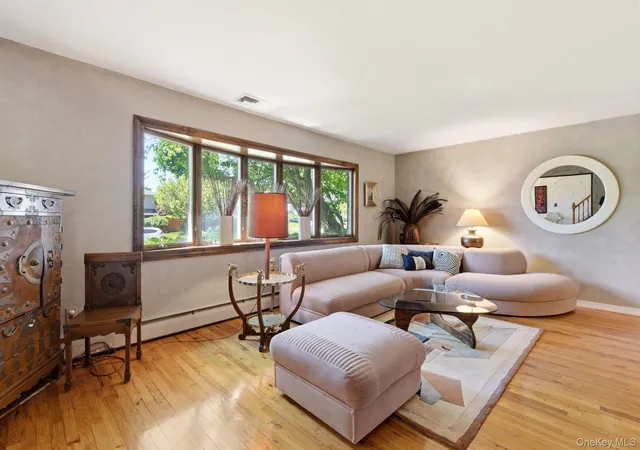 4th image of 61 Hofstra Dr, Smithtown, NY 11787 | MLS# 1002364