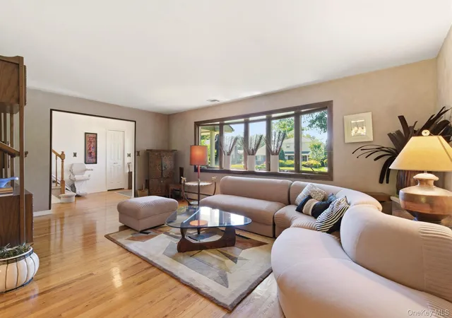 5th image of 61 Hofstra Dr, Smithtown, NY 11787 | MLS# 1002364