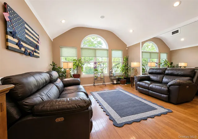 5th image of 12 Laurel Ln, Holtsville, NY 11742 | MLS# 1002397