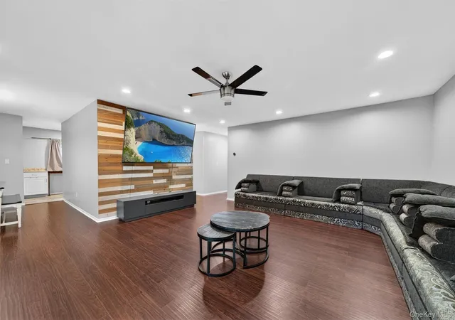 4th image of 2 Acorn Ct, Woodbury, NY 10930 | MLS# 1002400