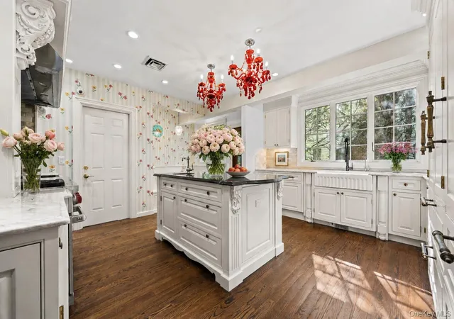 3rd image of 2 Rutland Rd, North Hempstead, NY 11020 | MLS# 1002414