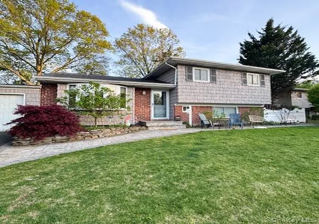 1st image of 12 Weiss Pl, Deer Park, NY 11729 | MLS# 1002437
