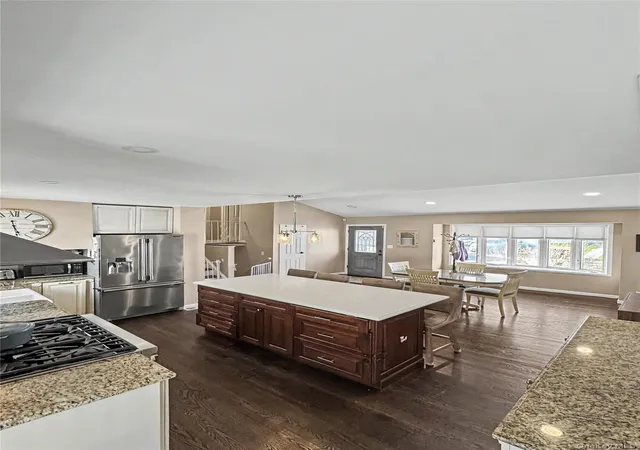 3rd image of 12 Weiss Pl, Deer Park, NY 11729 | MLS# 1002437