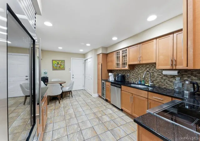 Listing Photo 3 - Condo for sale in building located at 76 Estate Dr, Jericho, NY 12733