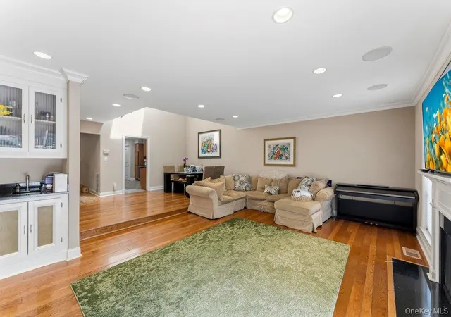 Listing Photo 4 - Condo for sale in building located at 76 Estate Dr, Jericho, NY 12733