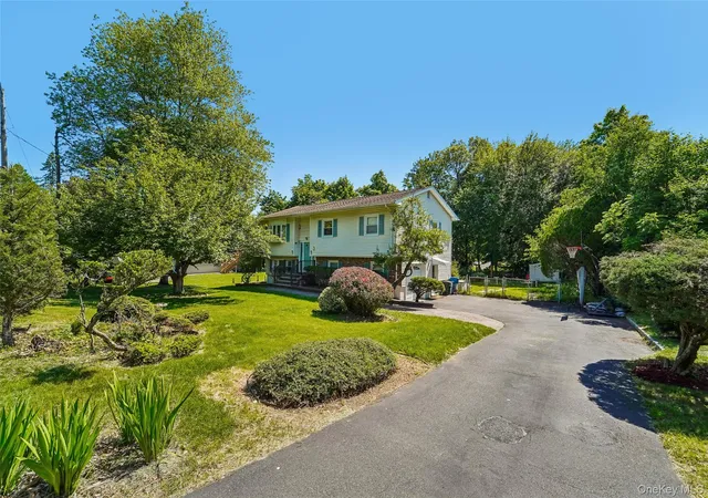3rd image of 3 Bittman Ln, Clarkstown, NY 10956 | MLS# 1002464