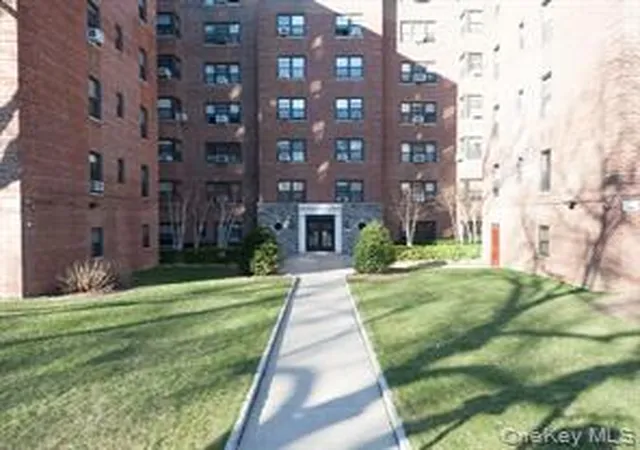 Homes for sale in Mount Vernon, NY | 465 E Lincoln Ave #411, Mount Vernon, NY 10552 | MLS# 1002496