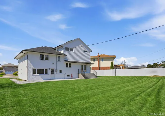 Photo 4 of Single family home for sale at 2040 Wellington Ct, Westbury, NY 11590 | MLS# 1002517 | Listing updated on 2026-05-21