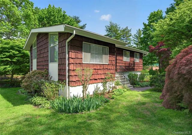 Homes for sale in Greenburgh, NY | 4 Brookdell Dr, Greenburgh, NY 10530 | MLS# 1002540