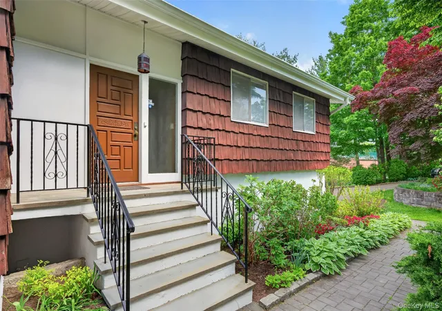 Homes for sale in Greenburgh, NY | 4 Brookdell Dr, Greenburgh, NY 10530 | MLS# 1002540