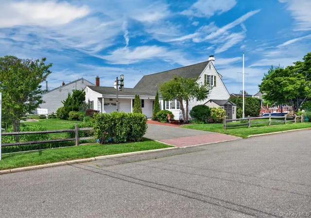 3rd image of 20 Bayview Ln, Amityville, NY 11701 | MLS# 1002552