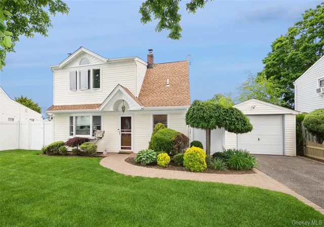 2nd image of 25 Rock Ln, Hempstead, NY 11756 | MLS# 1002574