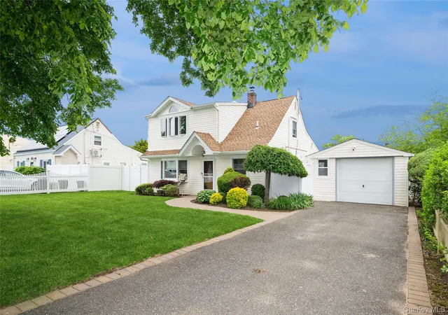 4th image of 25 Rock Ln, Hempstead, NY 11756 | MLS# 1002574