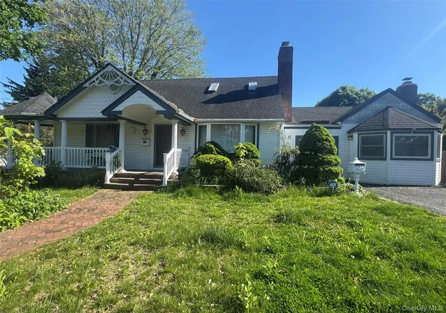 Photo 1 of Sale Pending at 7 Dawes Ave, Syosset, NY 11791 | MLS# 1002579 | Listing updated on 2026-08-31
