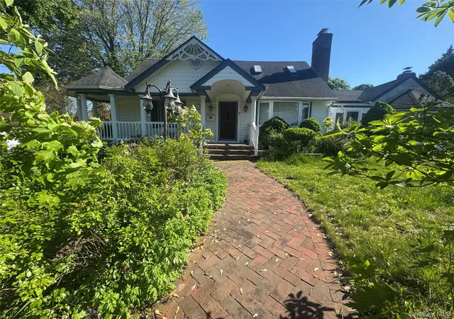 Photo 2 of Sale Pending at 7 Dawes Ave, Syosset, NY 11791 | MLS# 1002579 | Listing updated on 2026-08-31
