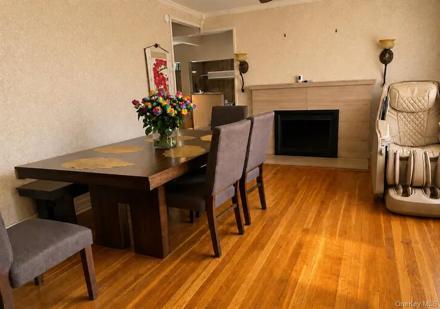 Photo 3 of Sale Pending at 7 Dawes Ave, Syosset, NY 11791 | MLS# 1002579 | Listing updated on 2026-08-31