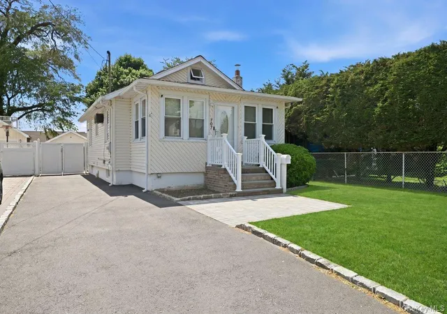 2nd image of 707 5th Street Street S, Babylon, NY 11757 | MLS# 1002616