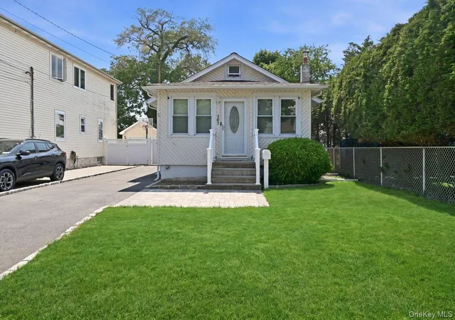 3rd image of 707 5Th Street Street S, Babylon, NY 11757 | MLS# 1002616