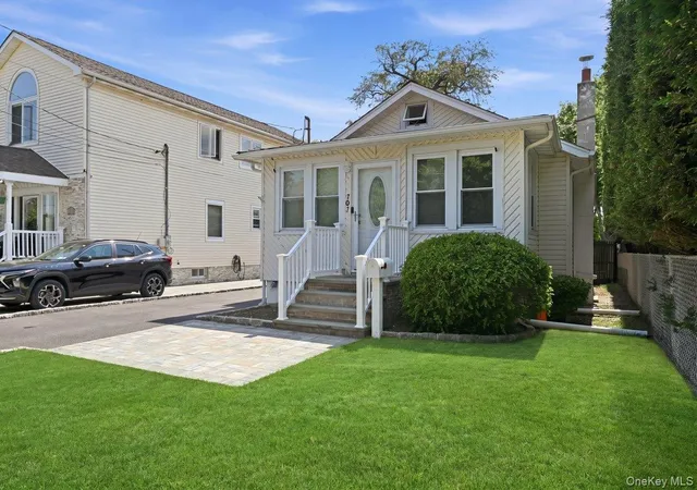 4th image of 707 5Th Street Street S, Babylon, NY 11757 | MLS# 1002616