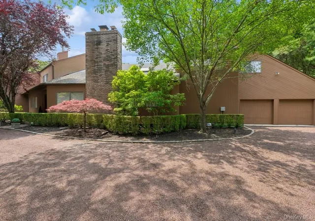 2nd image of 61 Hidden Cove Ct, Southampton, NY 11968 | MLS# 1002630