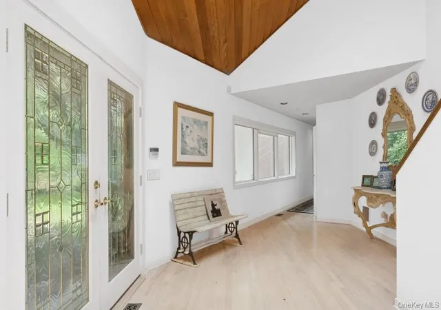 Photo 3 of Sale Pending at 61 Hidden Cvs Ct, Southampton, NY 11968 | MLS# 1002630 | Listing updated on 2026-07-07
