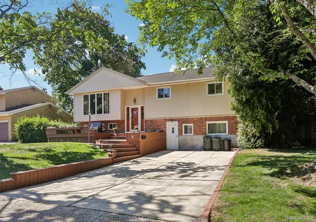 3rd image of 4 Sherbrooke Dr, Smithtown, NY 11787 | MLS# 1002706