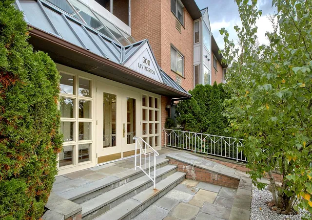 2nd image of 300 Livingston Ave #2A, Mamaroneck, NY 10543 | MLS# 1002736