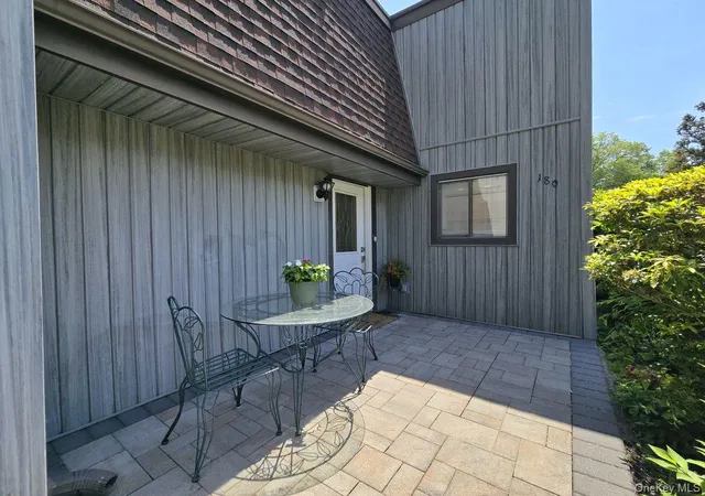 2nd image of 180 Strathmore Gate Dr, Brookhaven, NY 11790 | MLS# 1002746