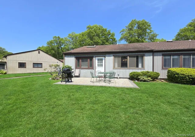 4th image of 180 Strathmore Gate Dr, Brookhaven, NY 11790 | MLS# 1002746