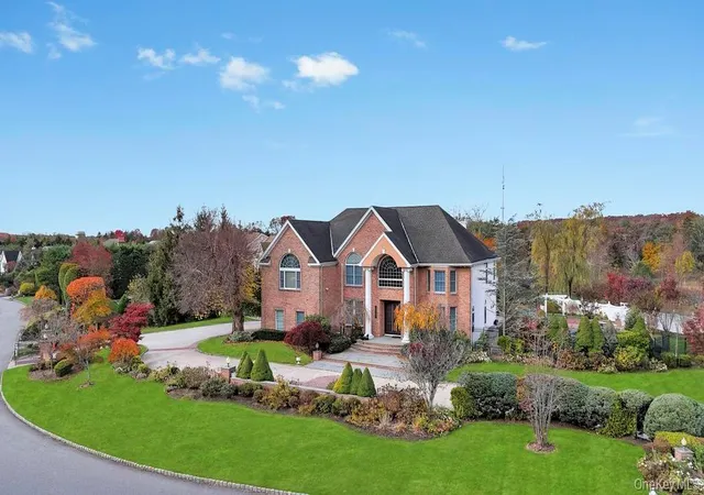 3rd image of 2 Old Bridge Ct, Melville, NY 11747 | MLS# 1002761