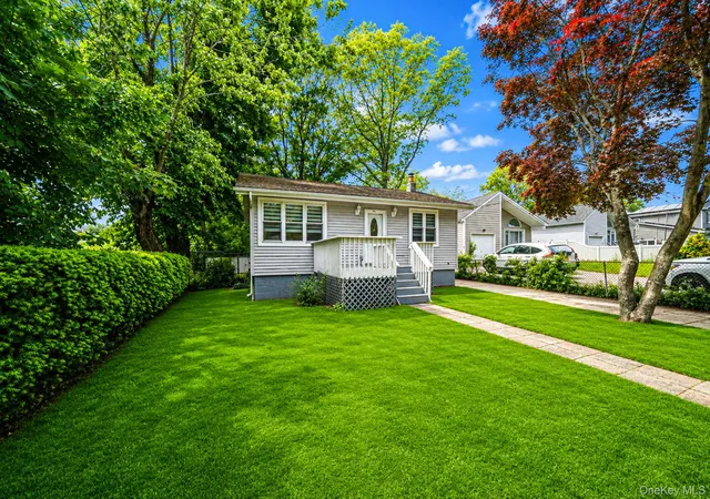 4th image of 411 Glen Dr, Shirley, NY 11967 | MLS# 1002787