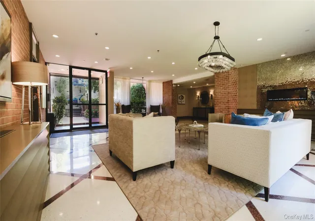 3rd image of 20 Canterbury Rd, North Hempstead, NY 11030