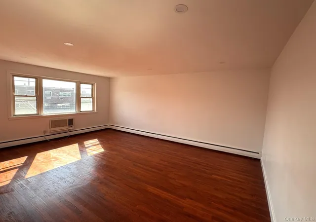 Listing Photo 5 - Condo for sale in building located at 1730 Fowler Ave, New York, NY 10462