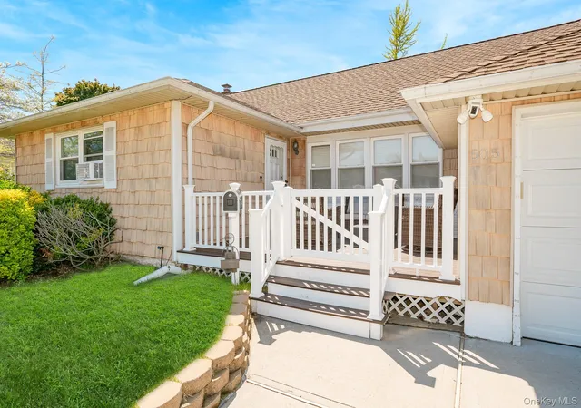 2nd image of 505 Lariat Ln, Oyster Bay, NY 11714 | MLS# 1002843