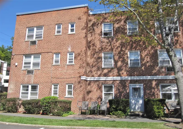 Photo 3 of Sale Pending at 125 N Washington Ave #55, Greenburgh, NY 10530 | MLS# 1002845 | Listing updated on 2026-10-08