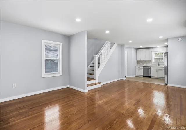 3rd image of 890 Kings Pkwy, Hempstead, NY 11510 | MLS# 1002849