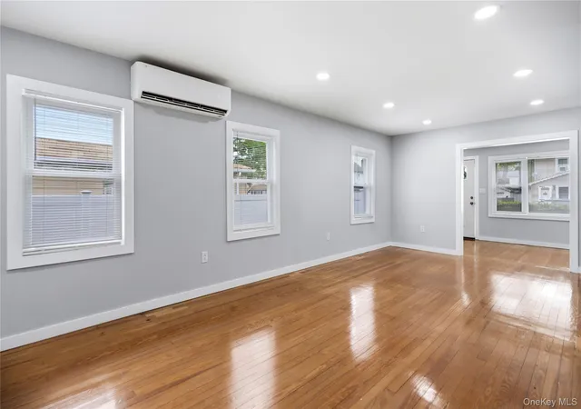 5th image of 890 Kings Pkwy, Hempstead, NY 11510 | MLS# 1002849