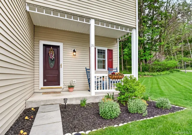 2nd image of 31 Bridgewater Wy, Poughkeepsie, NY 12601 | MLS# 1002865