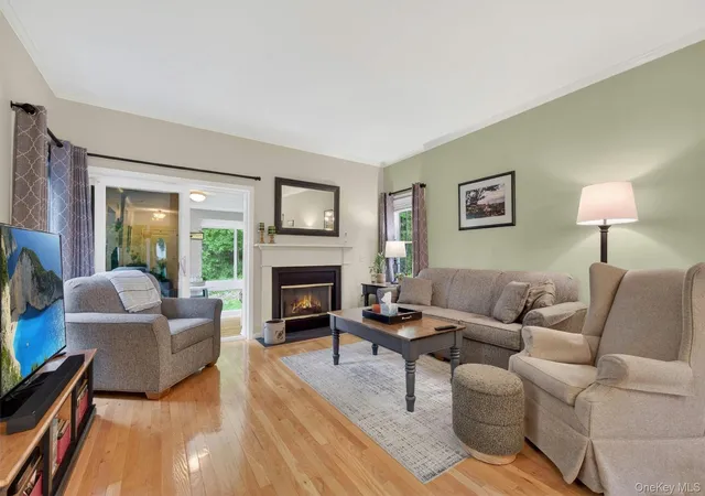 3rd image of 31 Bridgewater Wy, Poughkeepsie, NY 12601 | MLS# 1002865