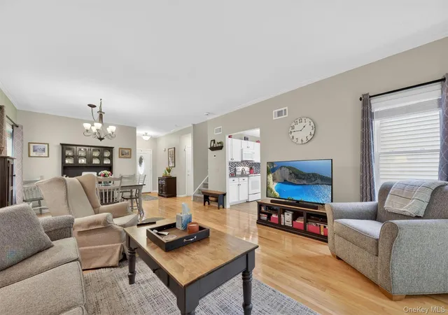 4th image of 31 Bridgewater Wy, Poughkeepsie, NY 12601 | MLS# 1002865