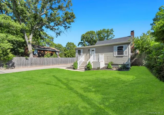 3rd image of 18 Richmond Hill Rd, Sound Beach, NY 11789 | MLS# 1002884