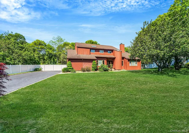 2nd image of 6 Sachem Ct, Farmingville, NY 11738 | MLS# 1002929