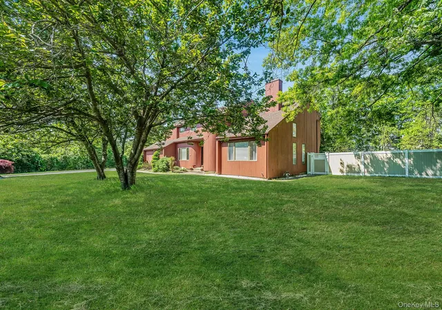 3rd image of 6 Sachem Ct, Farmingville, NY 11738 | MLS# 1002929