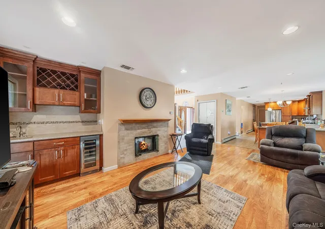 5th image of 6 Sachem Ct, Farmingville, NY 11738 | MLS# 1002929