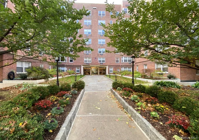 Homes for sale in Greenburgh, NY | 120 E Hartsdale Ave #1R, Greenburgh, NY 10530 | MLS# 1002931