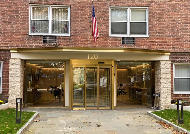 Homes for sale in Greenburgh, NY | 120 E Hartsdale Ave #1R, Greenburgh, NY 10530 | MLS# 1002931